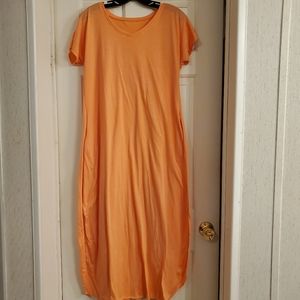 Maxi dress with slits on both sides, with pockets